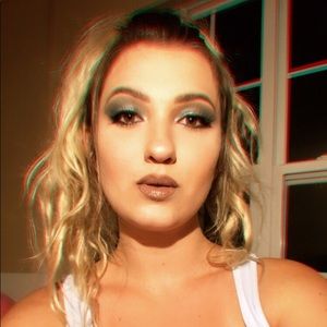 Meet your Posher, Pamela